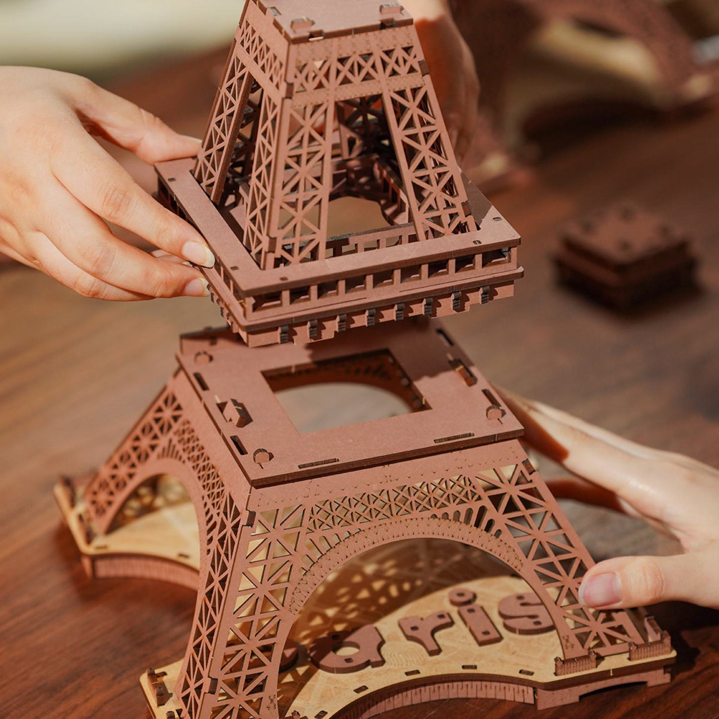 Rompecabezas de madera 3D - Exclusiva Torre Eiffel parisina